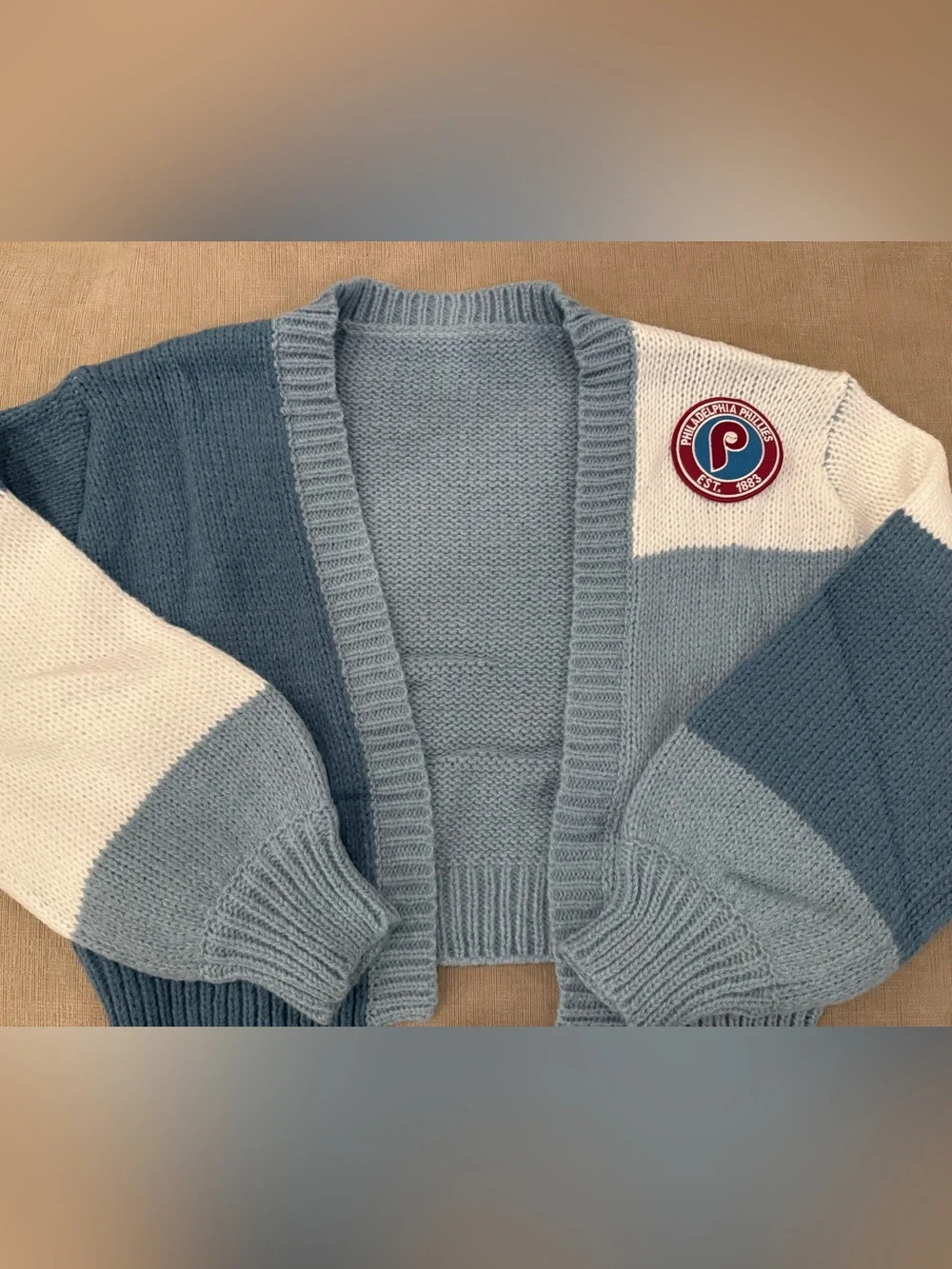 Phillies cropped cardigan 🩵🤍